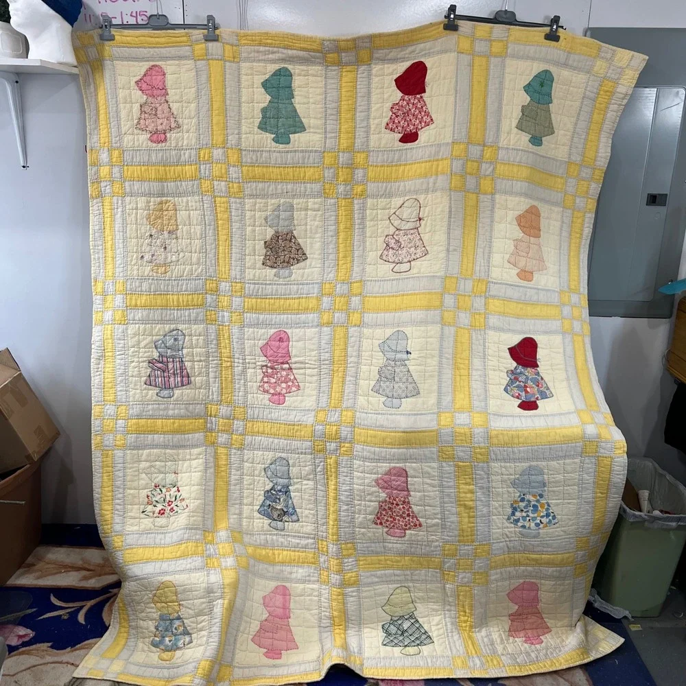 Vintage Sunbonnet Sue Hand Quilted Applique Quilt Yellow White 84x70 Farmhouse
